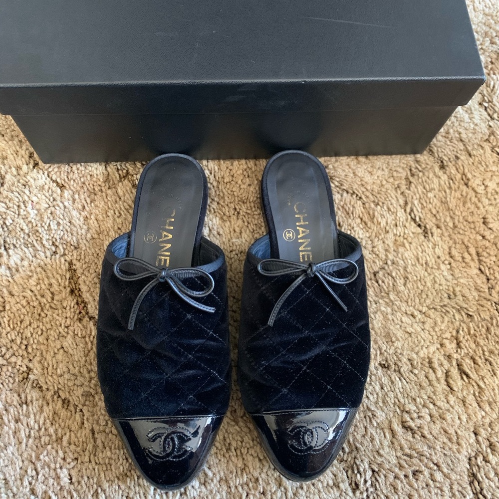 Chanel dark blue velvet mule size 37